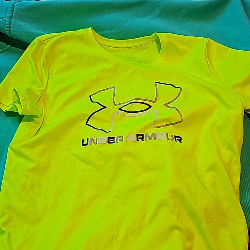 Boys youth large underarmour shirt